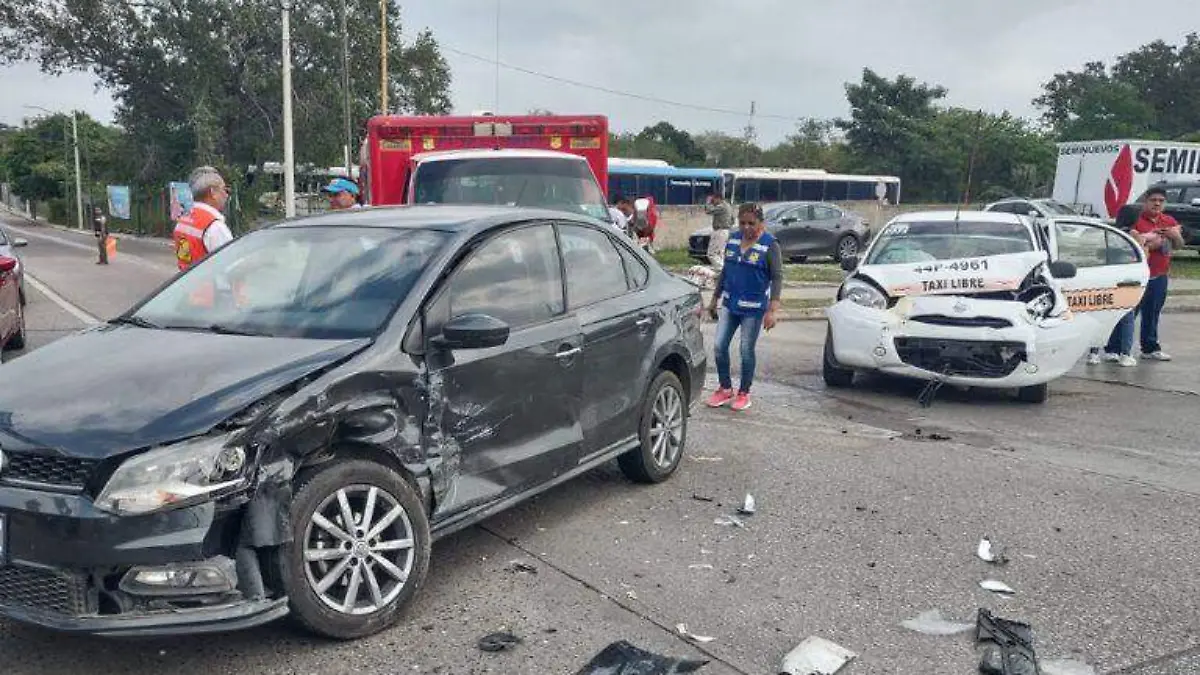 Choque deja 11 lesionados, entre ellos un bebé en Tampico   